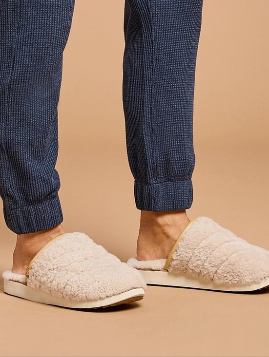 OluKai Shoes - OluKai Women's Pūpü Mua Shearling Mule Slippers Size 9